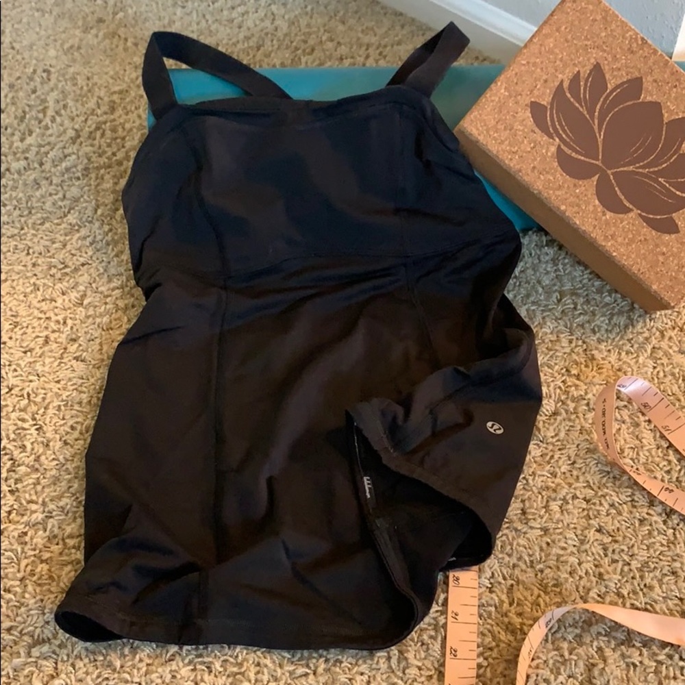 Lululemon running🏃‍♀️tank. Crossback built in bra